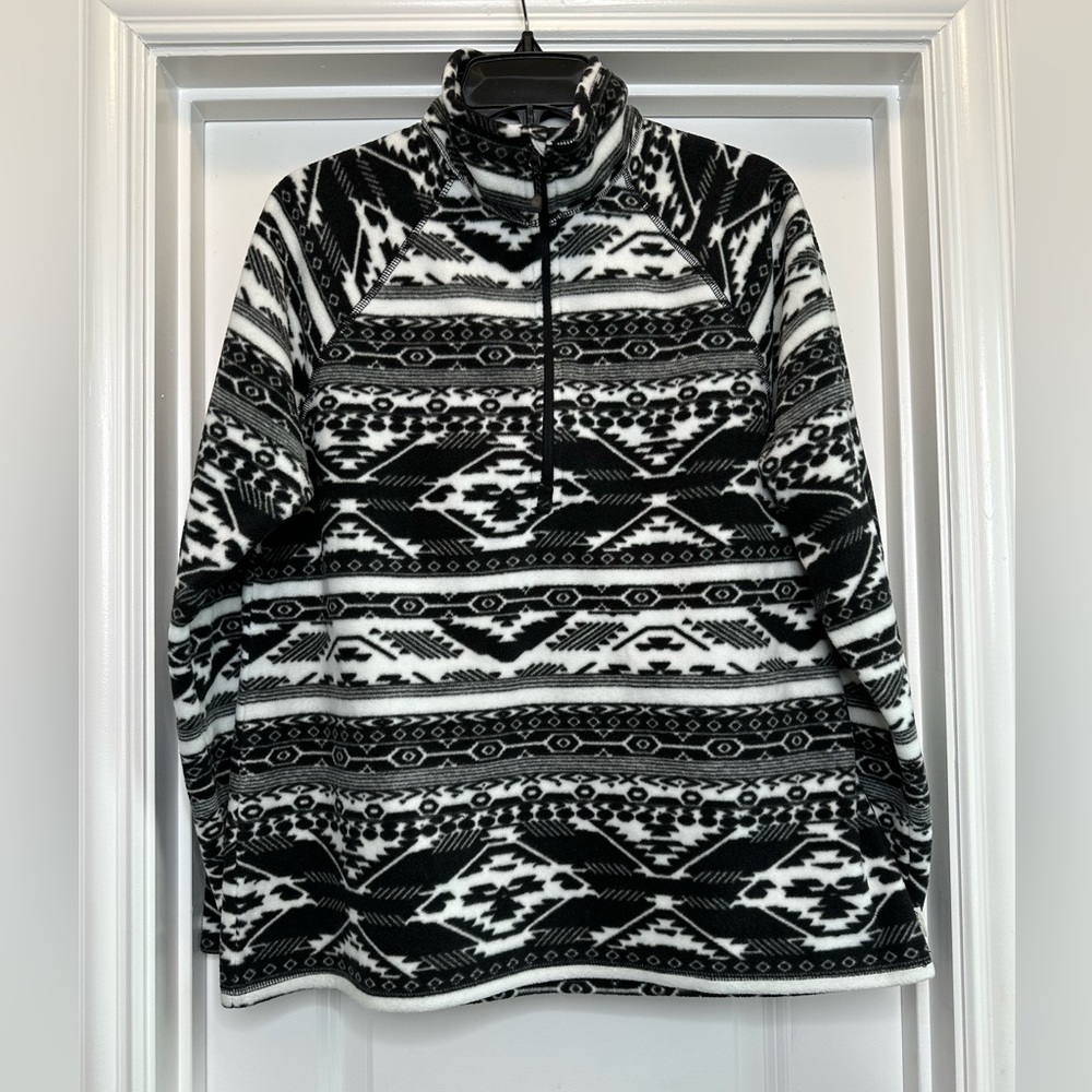 Eddie Bauer Aztec Fleece, 1/4‎ (Qtr) Zip, Sz Medium in color Black & White
